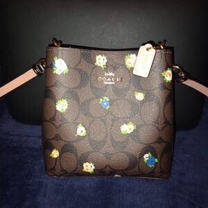 NWOT Mini Town Bucket Bag In Signature Canvas With Vintage Mini Rose Print